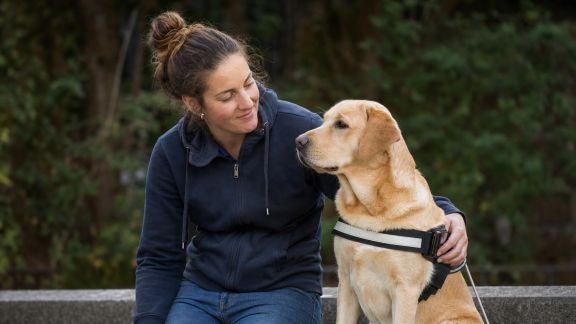 Conversation avec une éducatrice de chiens guides d’aveugles : parcours et engagement